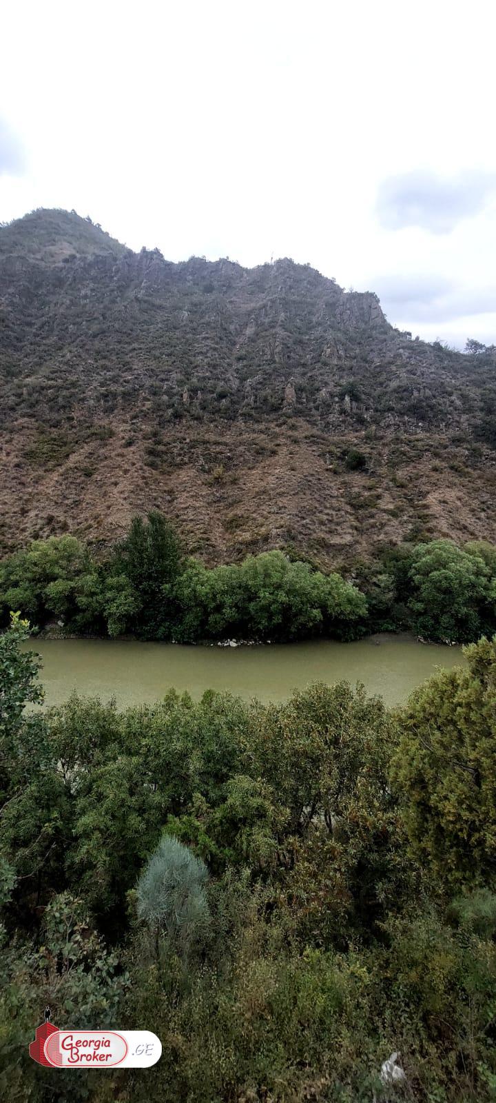 იყიდება ახალი გარემონტებული 9 ოთახიანი სახლი არმაზში